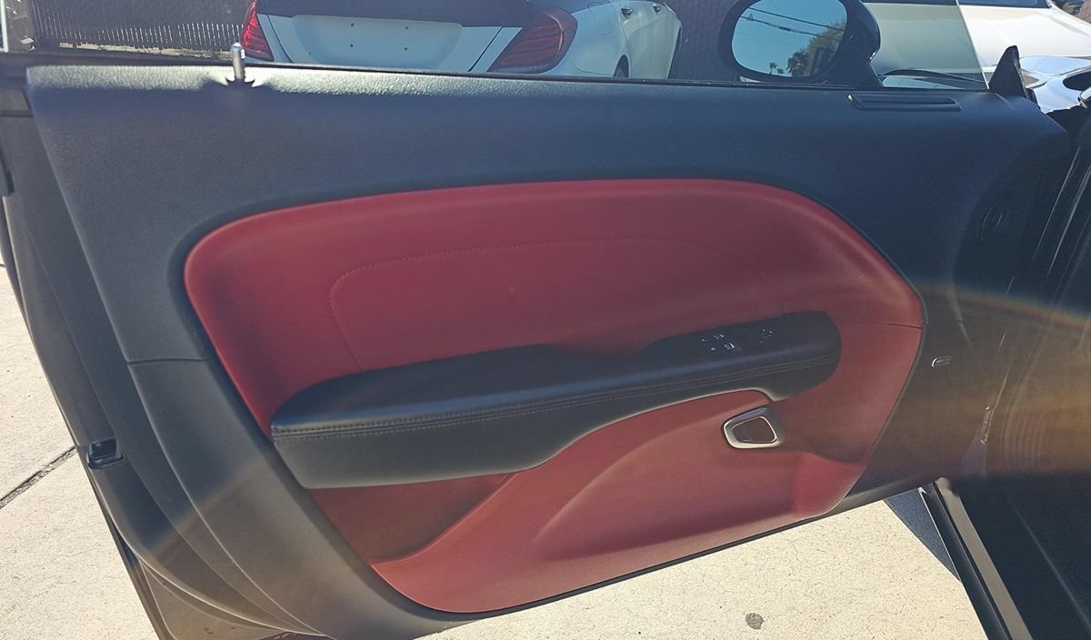 Used 2015 Dodge Challenger R/T Scat Pack w/ Leather Interior Group RWD image 9