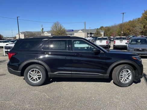 New 2026 Ford Explorer Active w/ Active Comfort Package RWD image 2