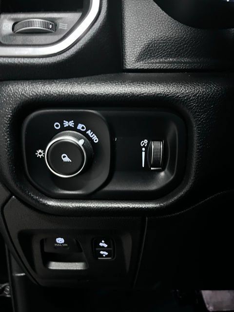 Used 2023 RAM 1500 Laramie AWD/4WD image 22