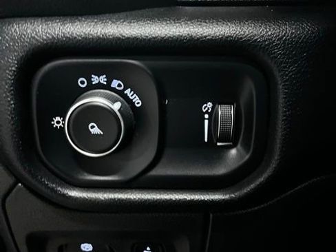 Used 2023 RAM 1500 Laramie AWD/4WD image 22