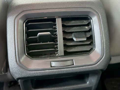 Used 2022 Volkswagen Taos SE image 26