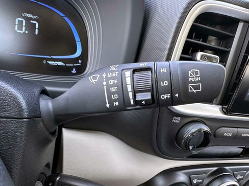 Used 2023 Hyundai Venue SEL FWD image 18