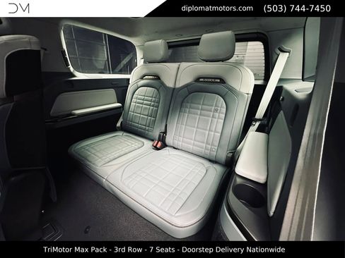 Used 2025 Rivian R1S Premium image 27