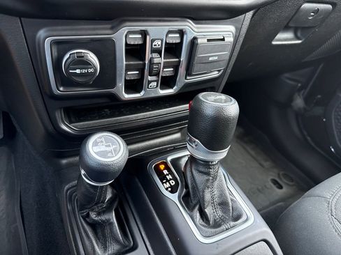 Used 2023 Jeep Wrangler Unlimited Sport AWD/4WD image 22