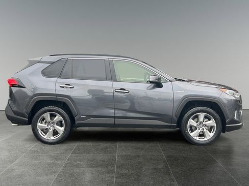 Used 2020 Toyota RAV4 Limited image 9