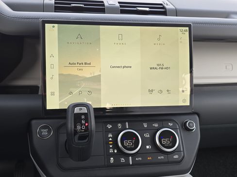 New 2026 Land Rover Defender 130 X-Dynamic SE image 20