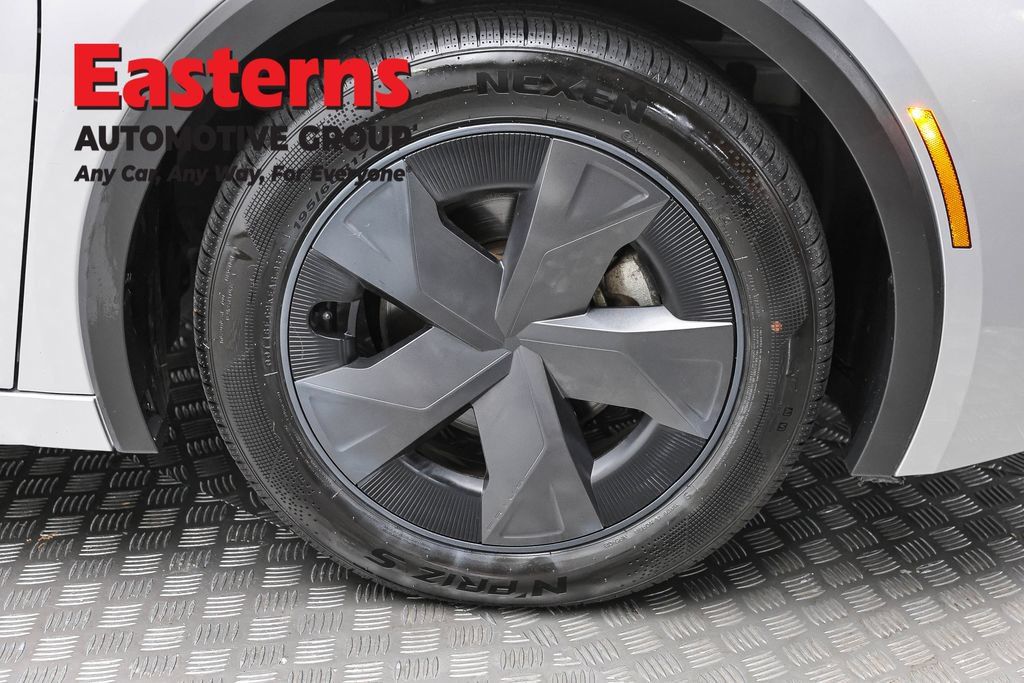 Used 2025 Toyota Prius LE FWD image 31
