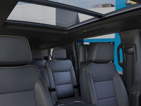 New 2025 Chevrolet Suburban Premier image 24