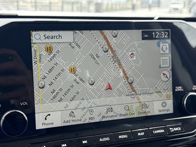 Used 2025 Nissan Pathfinder SL FWD image 18