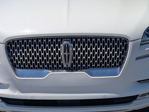Used 2021 Lincoln Aviator Reserve AWD/4WD image 12