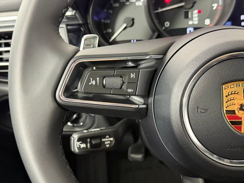 Certified 2026 Porsche Macan AWD/4WD image 17