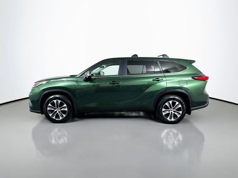 Used 2023 Toyota Highlander XLE AWD/4WD image 5