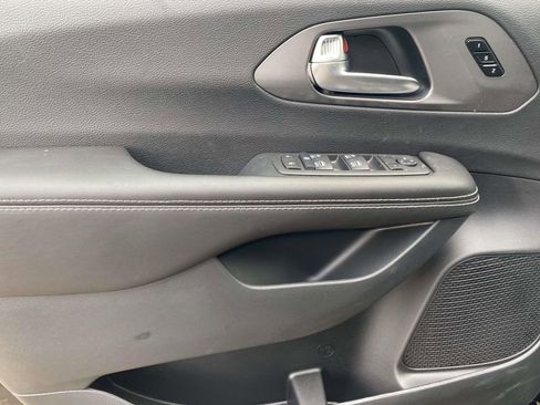 New 2026 Chrysler Pacifica Select image 12