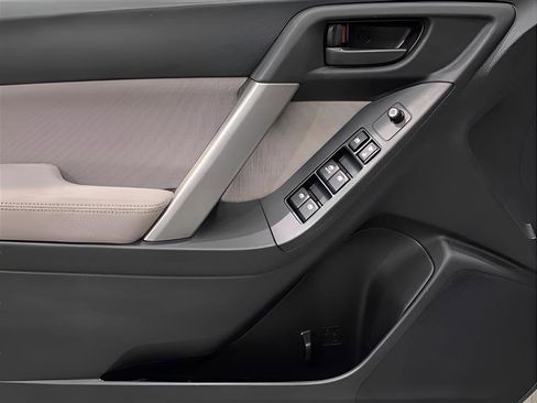 Used 2014 Subaru Forester 2.5i Premium w/ All-Weather Package image 9