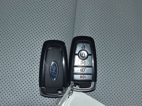 Used 2026 Ford Explorer Platinum w/ LUX Leather Package AWD/4WD image 35