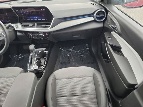 Used 2025 Chevrolet Trax LT w/ Driver Confidence Package FWD image 9