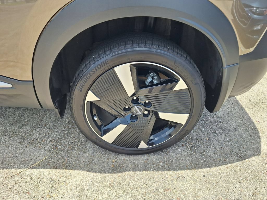 Used 2025 Nissan Kicks SR w/ SR Premium Package FWD image 24