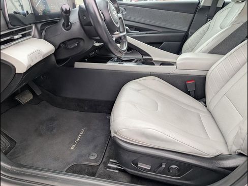 Used 2023 Hyundai Elantra Limited image 20
