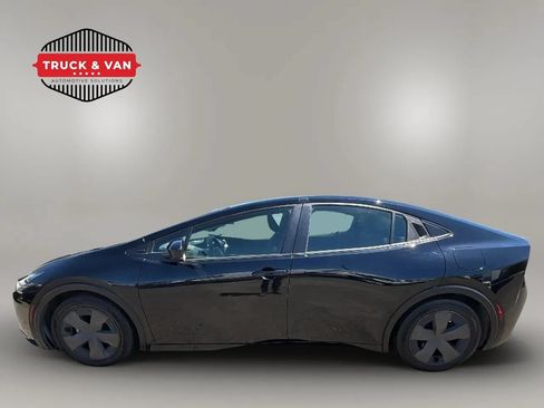 Used 2023 Toyota Prius LE FWD image 2