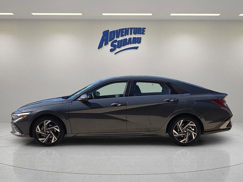 Used 2025 Hyundai Elantra SEL FWD image 4