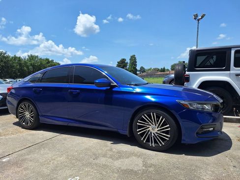 Used 2018 Honda Accord Sport image 3