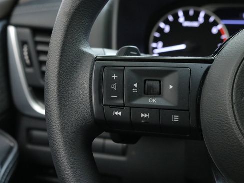 Used 2023 Nissan Rogue SV image 14