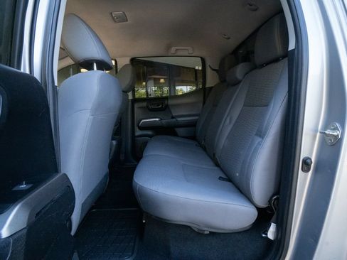 Used 2019 Toyota Tacoma SR5 AWD/4WD image 16