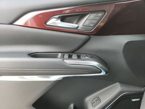 Used 2024 Chevrolet Traverse RS image 32