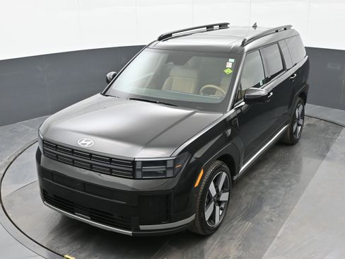 Used 2025 Hyundai Santa Fe Limited image 32