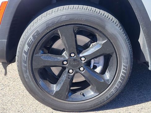 Used 2023 Jeep Grand Cherokee L Altitude image 12