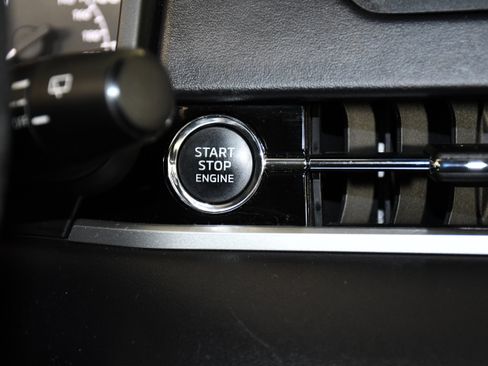 Used 2023 Mitsubishi Outlander ES FWD image 24