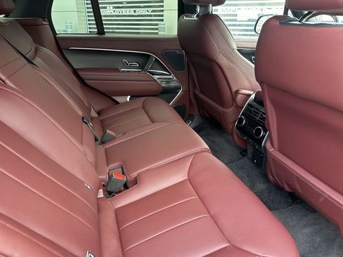 Used 2025 Land Rover Range Rover SE AWD/4WD image 10