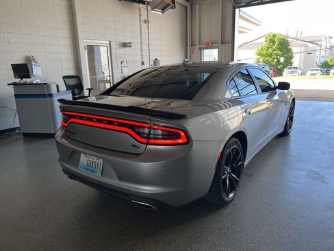 Used 2018 Dodge Charger R/T w/ Blacktop Package RWD image 3