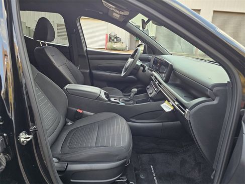 Certified 2025 Hyundai Santa Cruz SE image 24