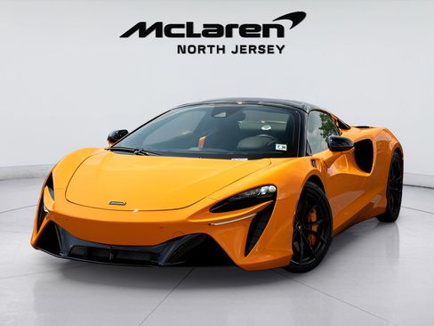 Used 2025 McLaren Artura Spider RWD image 1