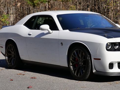Used 2015 Dodge Challenger SRT Hellcat image 38