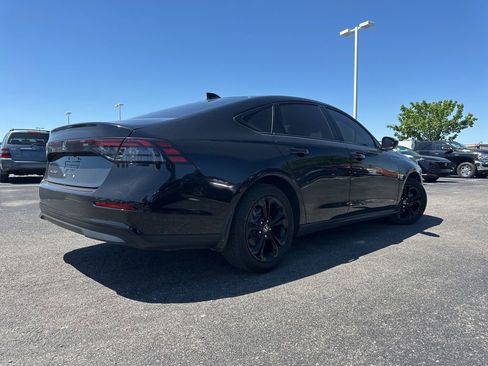 Used 2025 Honda Accord SE image 11