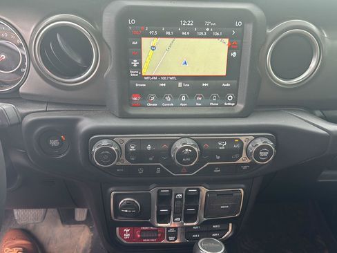 Used 2023 Jeep Gladiator Rubicon w/ Cold Weather Group AWD/4WD image 13