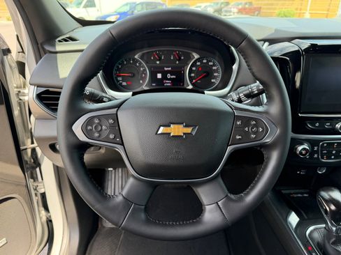Used 2022 Chevrolet Traverse LT w/ LT Premium Package FWD image 17