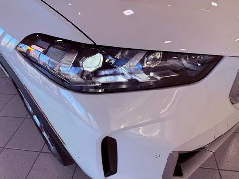 Used 2025 BMW X5 xDrive50e image 18