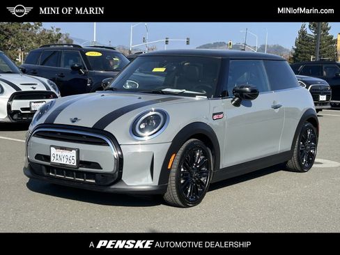 Used 2022 MINI Cooper 2-Door Hardtop image 1