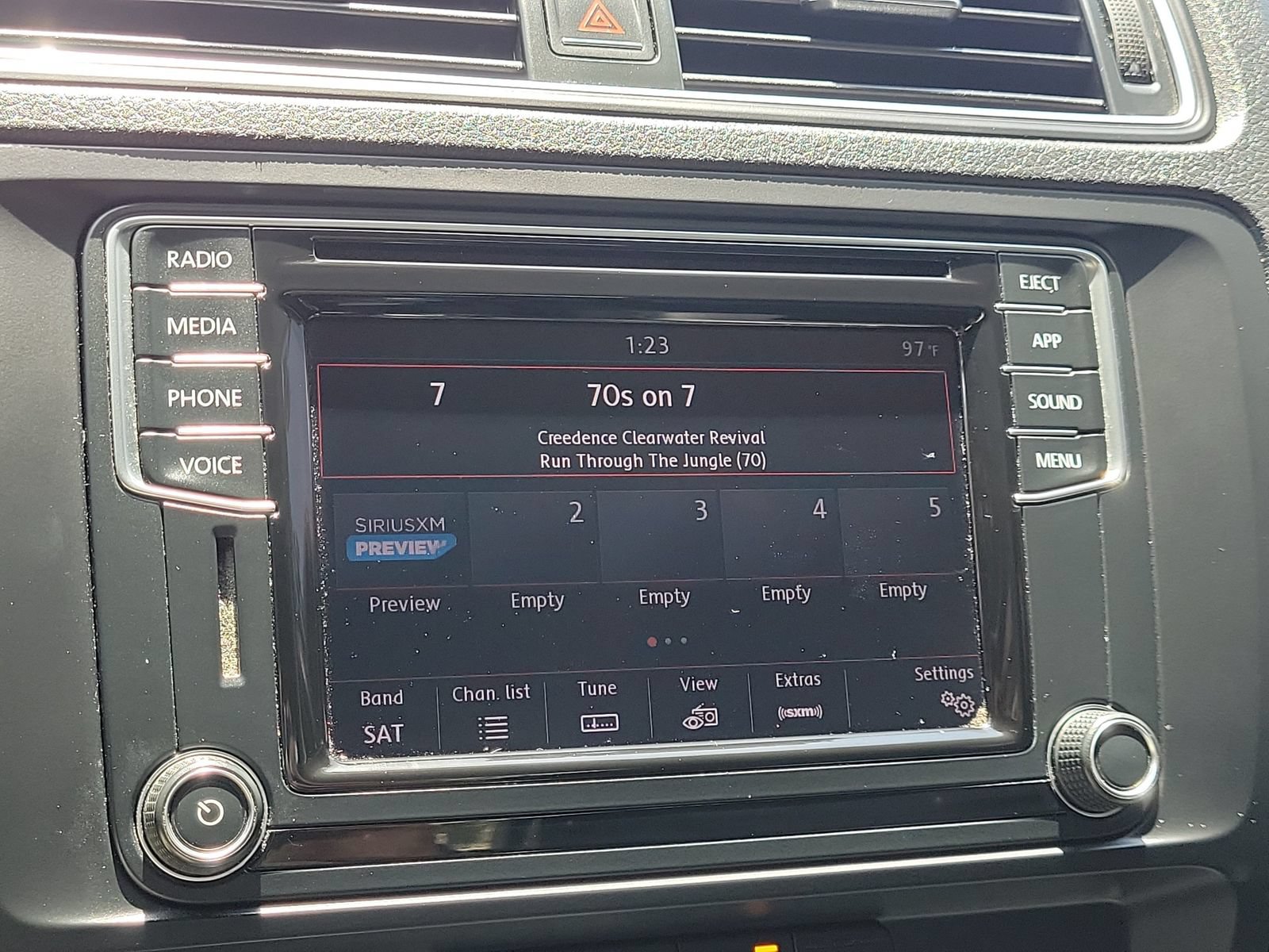 Used 2018 Volkswagen Jetta SE FWD image 25