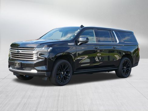 Used 2023 Chevrolet Suburban High Country AWD/4WD image 3