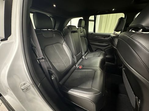 Used 2023 Jeep Grand Cherokee Altitude image 18