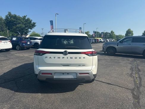 Certified 2024 Nissan Pathfinder SL AWD/4WD image 4