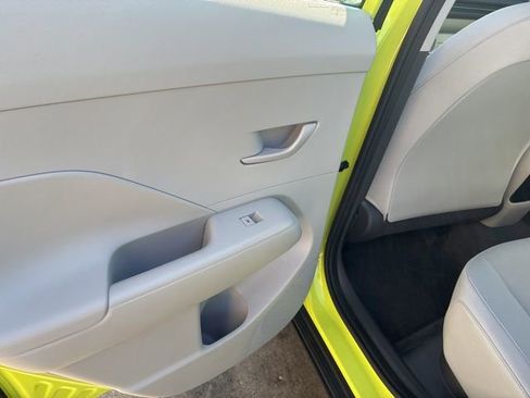 Used 2024 Hyundai Kona SE AWD/4WD image 32