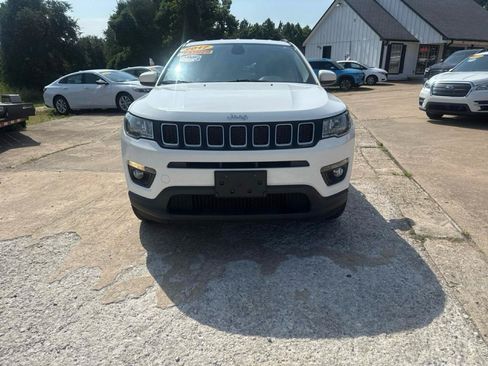 Used 2017 Jeep Compass Latitude AWD/4WD image 2