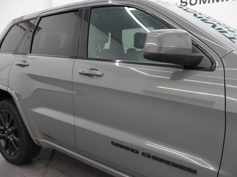 Used 2020 Jeep Grand Cherokee Altitude AWD/4WD image 23