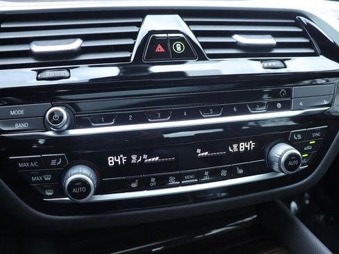 Certified 2022 BMW 540i image 34