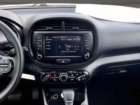 Used 2023 Kia Soul LX w/ LX Technology Package FWD image 6